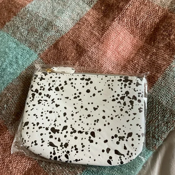 Abstract Monochrome Pouch - Picture 3 of 3